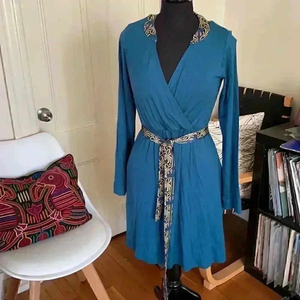 Vfish so rap long sleeve pocket dress M NWT